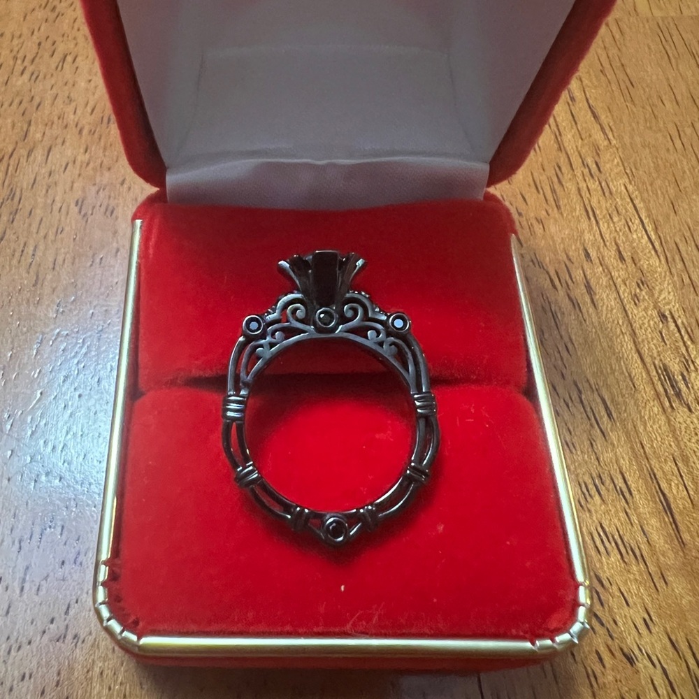 Women’s 7.5 White Gold Coated Black Ring